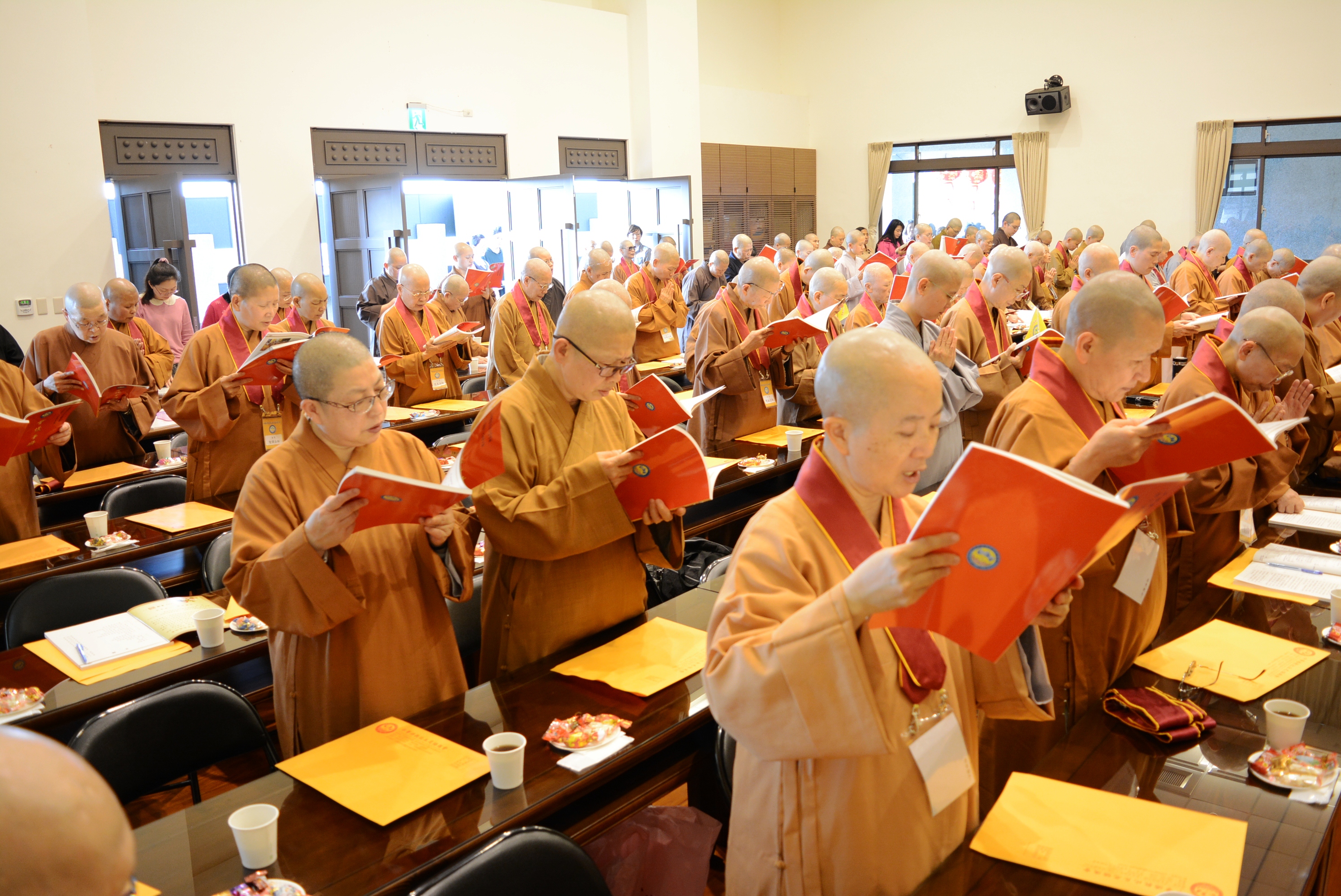 本會召開第六屆第二次會員大會─全體讚三寶歌