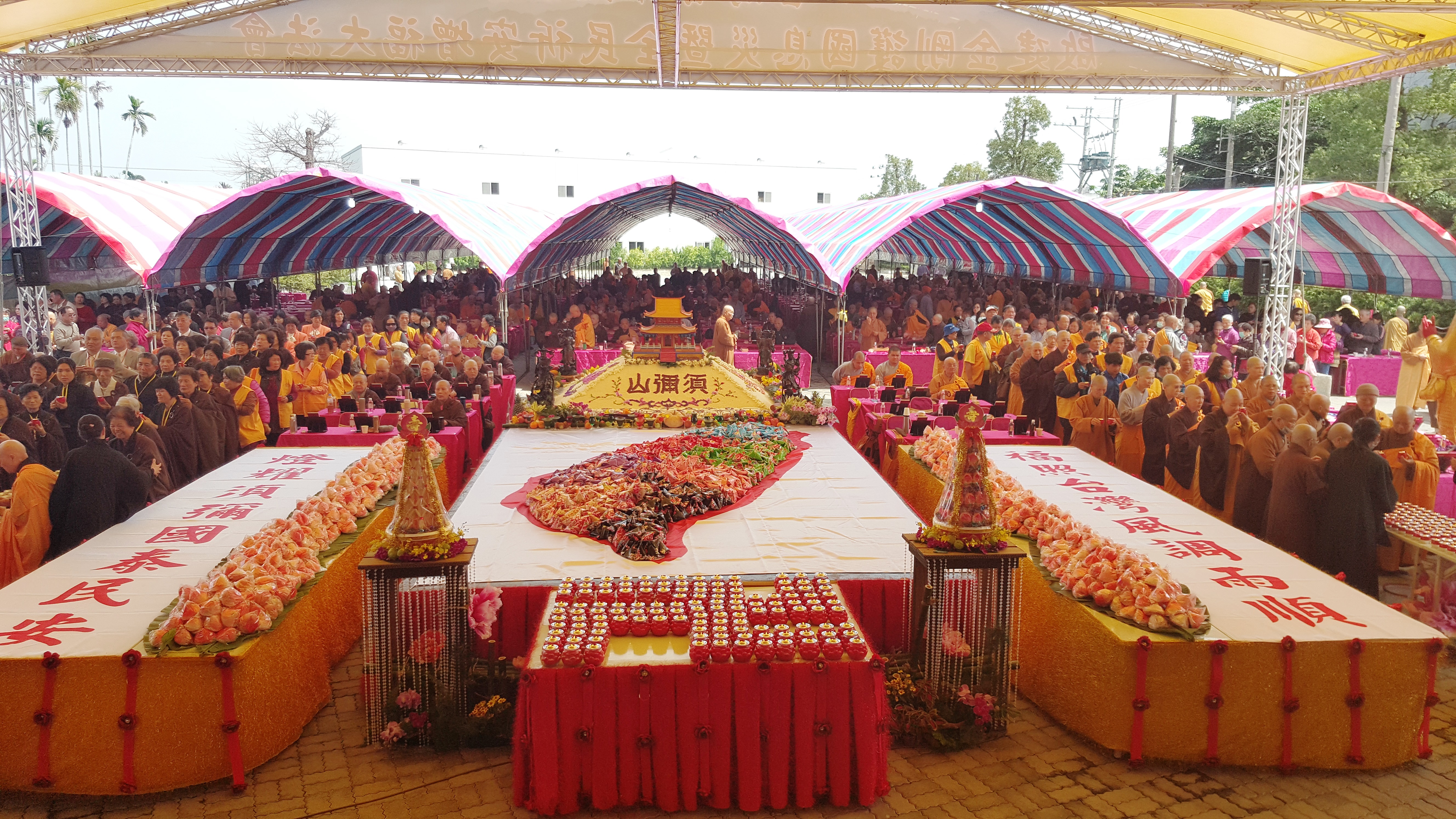 全體點燈祈求福照台灣風調雨順燈燿須彌國泰民安