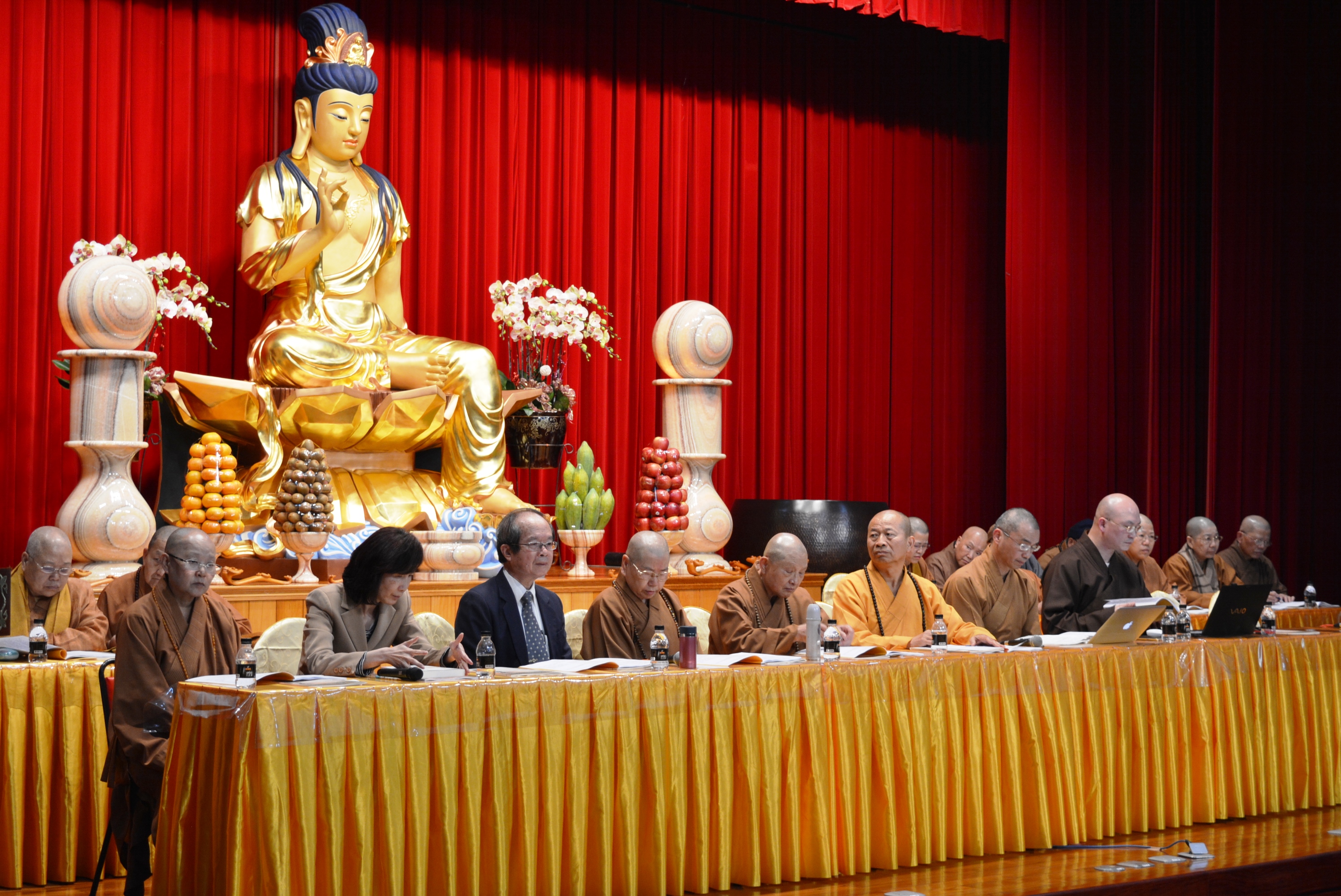 本會邀請法學專家前高等法院吳火川庭長、法學專家沈惠珠及法藏法師與會共同研討